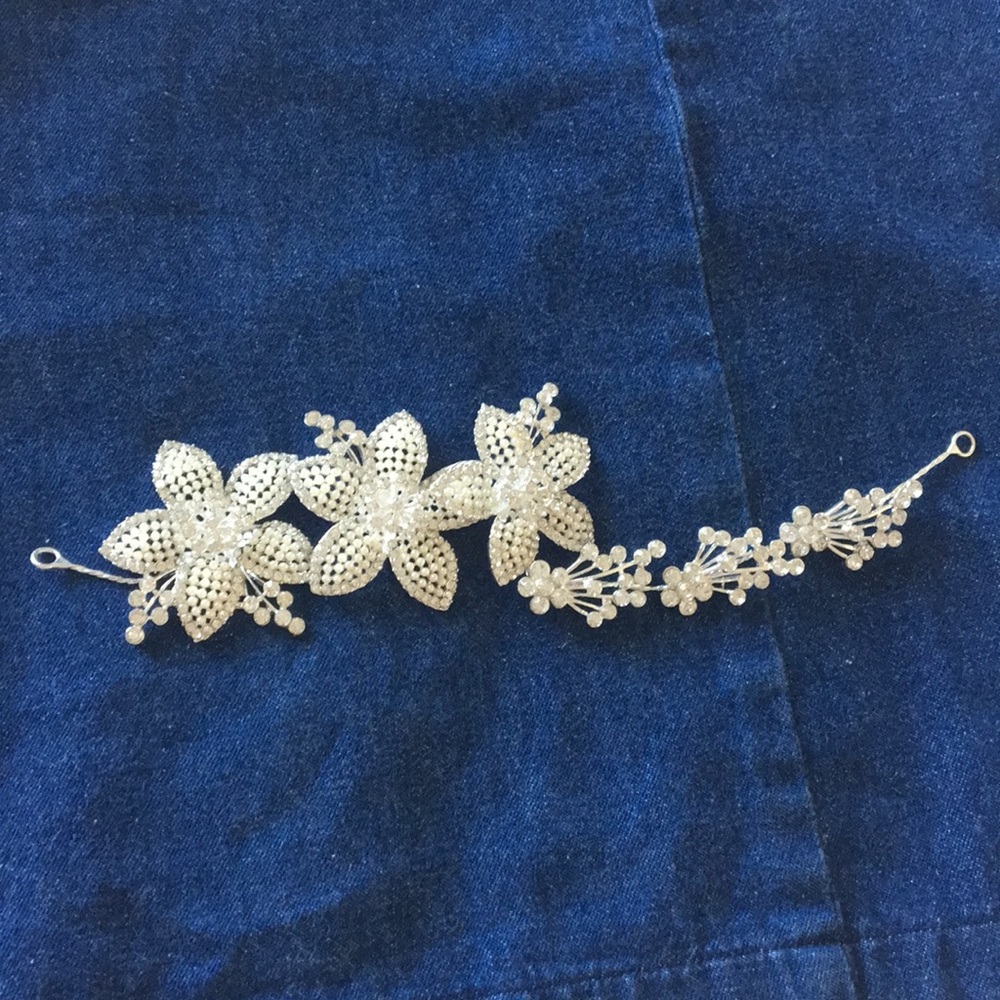 Three flower 🌸 Decorative Hairpiece